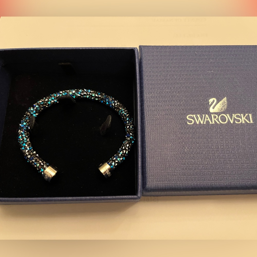 Swavorski black and blue bracelet, NWOT